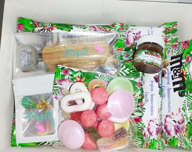 Box gourmande anniversaire personnalisée à offrir (X 10 articles),