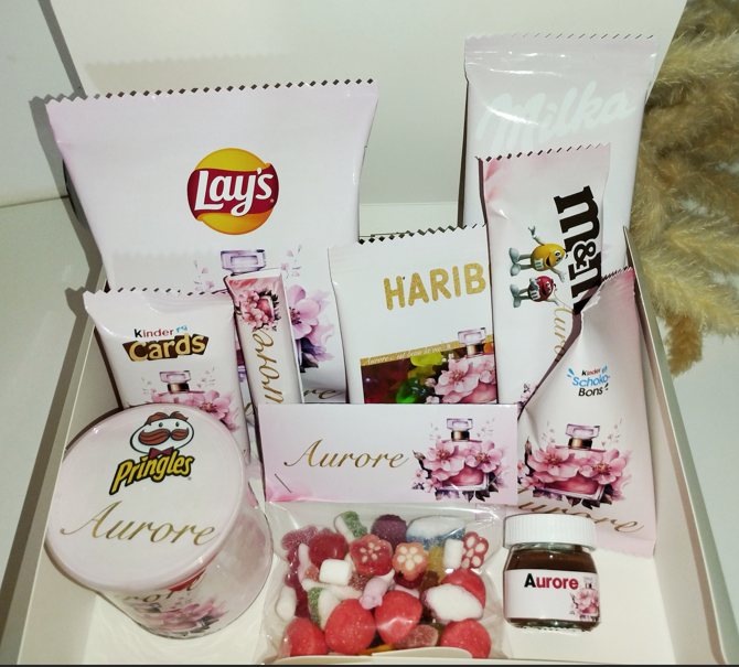 Box gourmande anniversaire personnalisée à offrir (X 10 articles),
