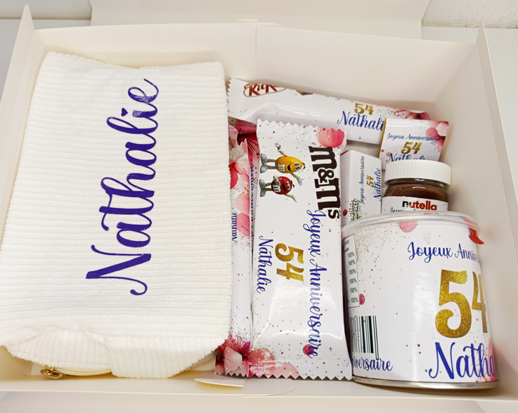 Box gourmande anniversaire personnalisée à offrir (X 10 articles),