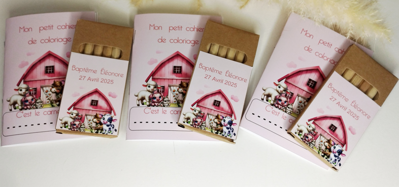 Mini cahier de coloriage avec ses crayons de couleurs personnalisé  (x2)